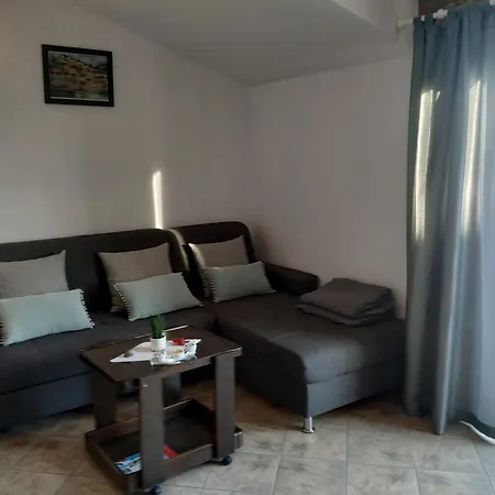 Mia Трогир
